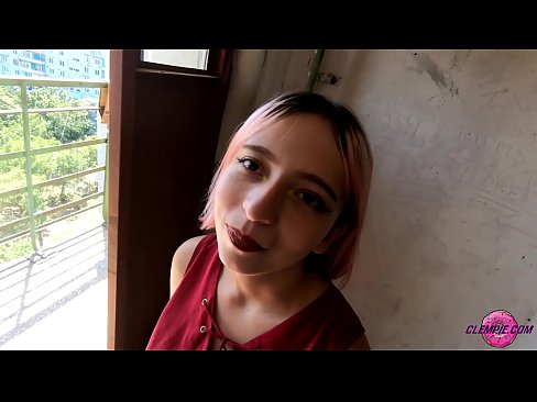 ❤️ Studentin saugt einen Fremden im Outback - Sperma auf seinem Gesicht ❤ Fucking bei uns ❌️❤